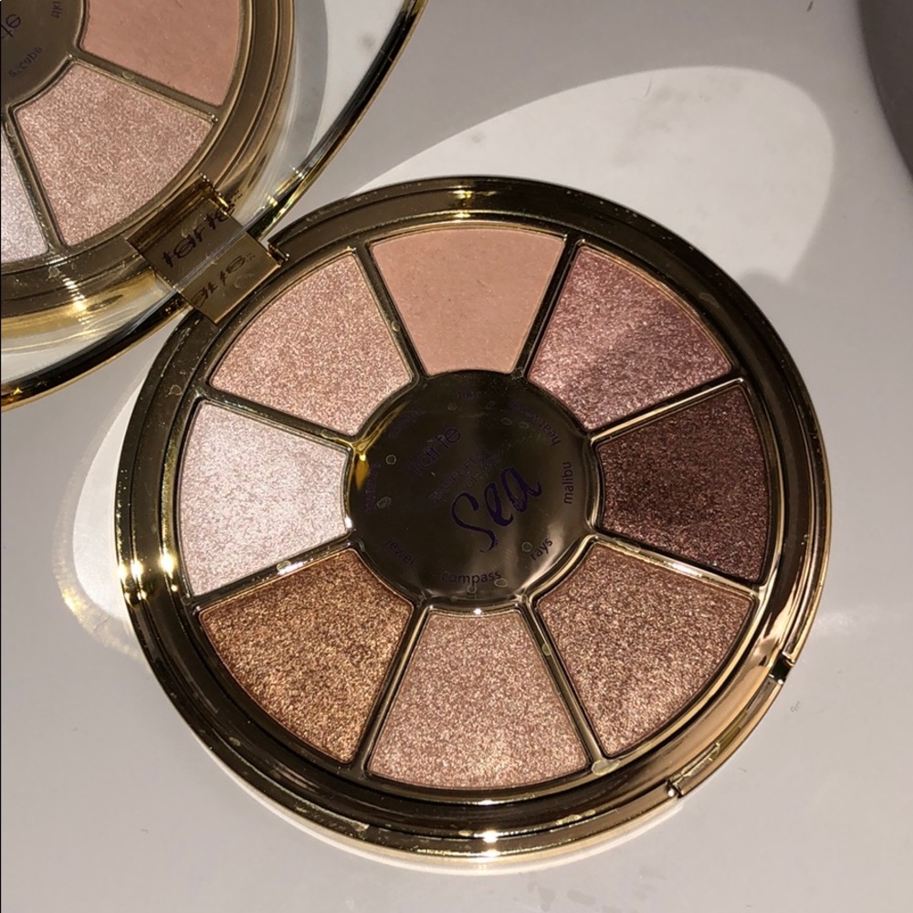 Rainforest of the Sea eyeshadow palette vol. III